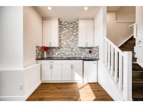 514 34 Avenue Ne, Calgary, AB - Indoor Photo Showing Kitchen With Double Sink