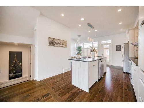 514-34 Avenue Ne, Calgary, AB - Indoor Photo Showing Kitchen With Upgraded Kitchen