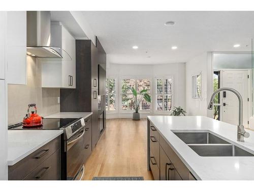 1904 12 Street Sw, Calgary, AB - Indoor Photo Showing Kitchen With Double Sink With Upgraded Kitchen