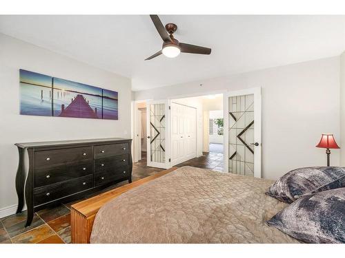 1904 12 Street Sw, Calgary, AB - Indoor Photo Showing Bedroom