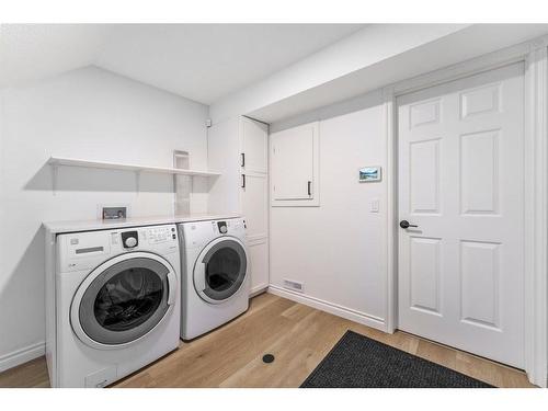 1904 12 Street Sw, Calgary, AB - Indoor Photo Showing Laundry Room