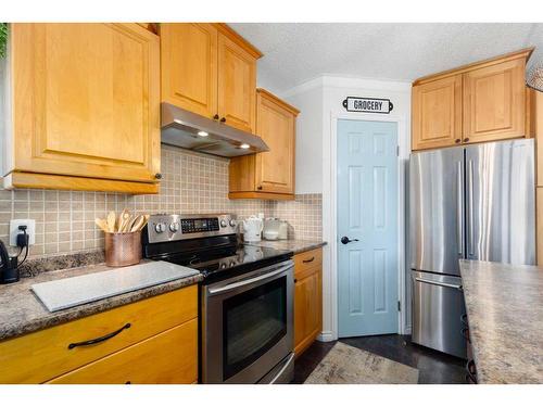 192 Hidden Spring Circle Nw, Calgary, AB - Indoor Photo Showing Kitchen