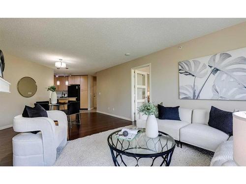 408-5115 Richard Road Sw, Calgary, AB - Indoor Photo Showing Living Room