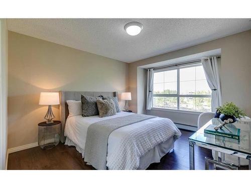 408-5115 Richard Road Sw, Calgary, AB - Indoor Photo Showing Bedroom