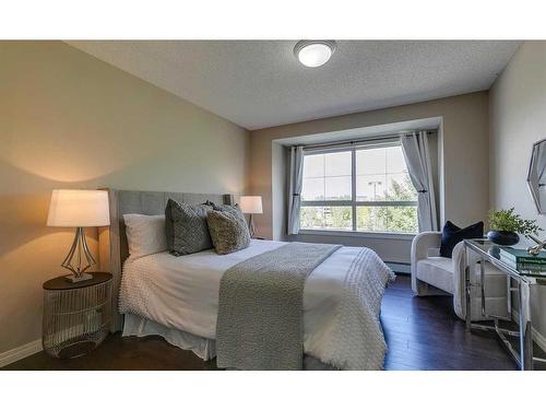 408-5115 Richard Road Sw, Calgary, AB - Indoor Photo Showing Bedroom