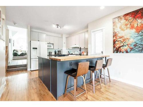 2112 28 Avenue Sw, Calgary, AB - Indoor Photo Showing Kitchen With Upgraded Kitchen