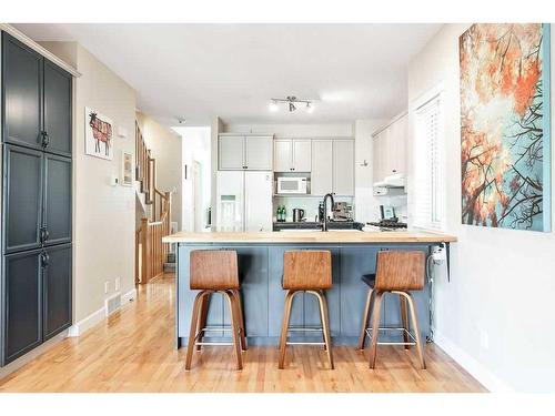 2112 28 Avenue Sw, Calgary, AB - Indoor Photo Showing Kitchen With Upgraded Kitchen