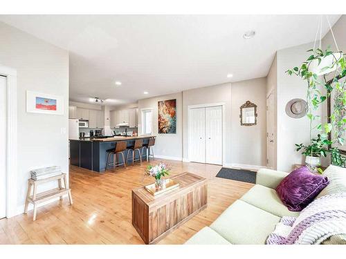 2112 28 Avenue Sw, Calgary, AB - Indoor Photo Showing Living Room