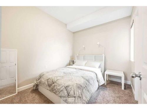 2112 28 Avenue Sw, Calgary, AB - Indoor Photo Showing Bedroom