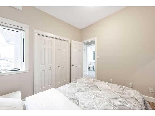 2112 28 Avenue Sw, Calgary, AB - Indoor Photo Showing Bedroom