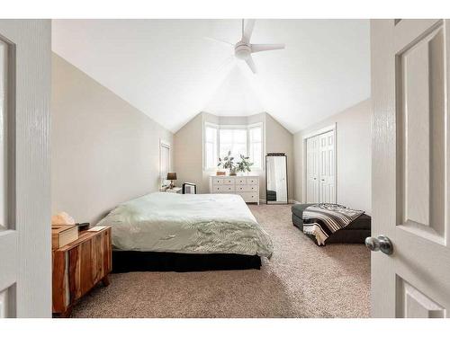 2112 28 Avenue Sw, Calgary, AB - Indoor Photo Showing Bedroom