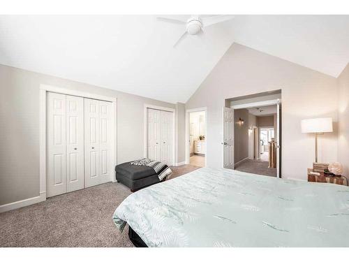 2112 28 Avenue Sw, Calgary, AB - Indoor Photo Showing Bedroom