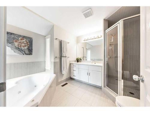 2112 28 Avenue Sw, Calgary, AB - Indoor Photo Showing Bathroom