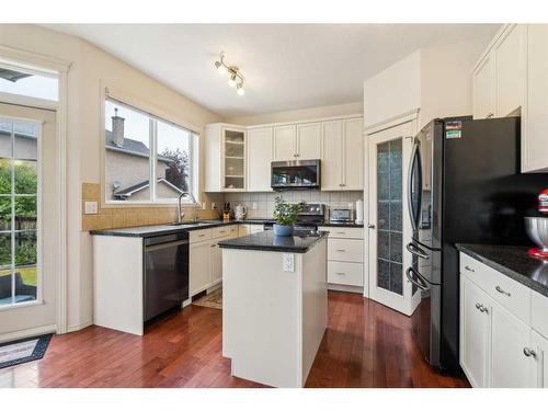 1605 Strathcona Drive Sw, Calgary, AB - Indoor Photo Showing Kitchen