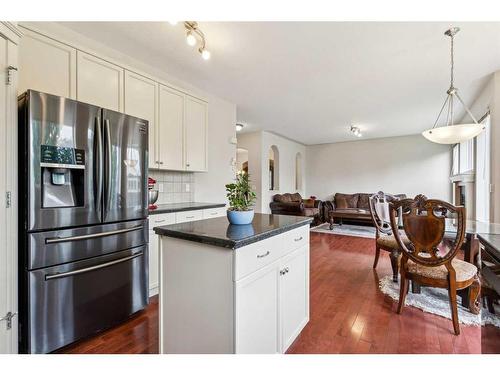 1605 Strathcona Drive Sw, Calgary, AB - Indoor Photo Showing Kitchen