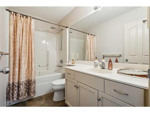 1605 Strathcona Drive Sw, Calgary, AB - Indoor Photo Showing Bathroom