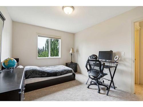 1605 Strathcona Drive Sw, Calgary, AB - Indoor Photo Showing Bedroom