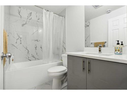 1605 Strathcona Drive Sw, Calgary, AB - Indoor Photo Showing Bathroom