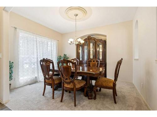 1605 Strathcona Drive Sw, Calgary, AB - Indoor Photo Showing Dining Room