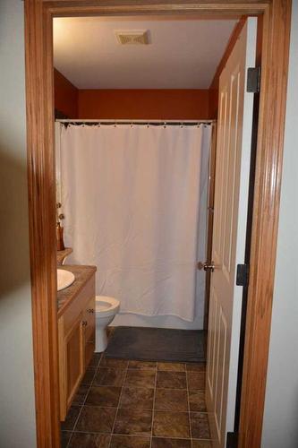 48 Wade Close, Red Deer, AB - Indoor Photo Showing Bathroom