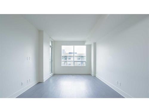 610-38 9 Street Ne, Calgary, AB - Indoor Photo Showing Other Room