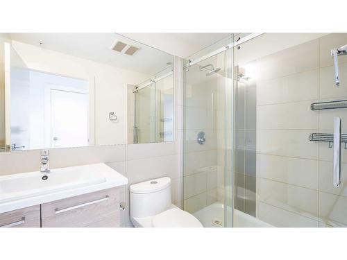 610-38 9 Street Ne, Calgary, AB - Indoor Photo Showing Bathroom