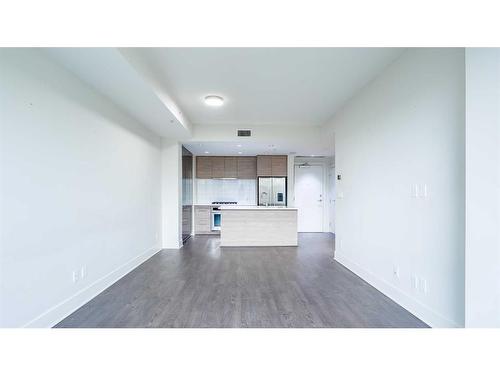 610-38 9 Street Ne, Calgary, AB - Indoor Photo Showing Kitchen