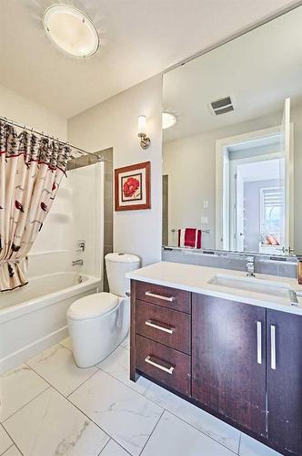 5 Vienna Close, Red Deer, AB - Indoor Photo Showing Bathroom