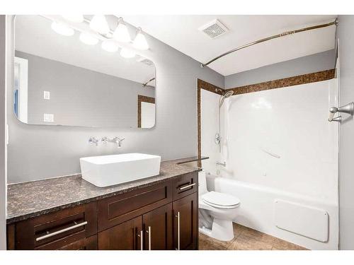 207-429 14 Street Nw, Calgary, AB - Indoor Photo Showing Bathroom