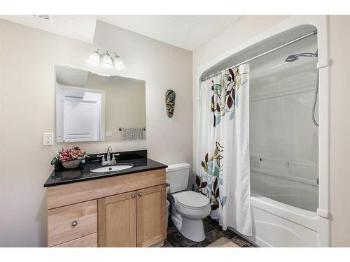 13 Brightondale Park Se, Calgary, AB - Indoor Photo Showing Bathroom