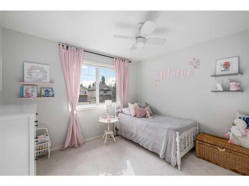 15 Cougar Ridge View Sw, Calgary, AB - Indoor Photo Showing Bedroom