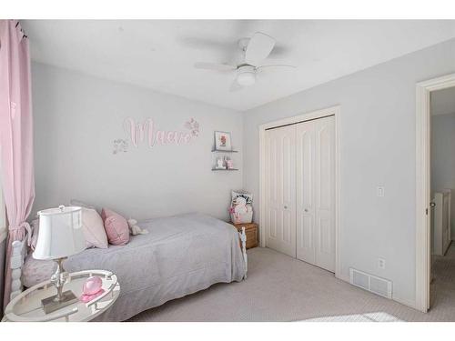 15 Cougar Ridge View Sw, Calgary, AB - Indoor Photo Showing Bedroom