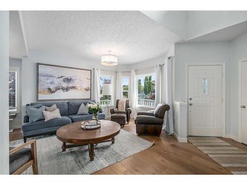 15 Cougar Ridge View Sw, Calgary, AB - Indoor Photo Showing Living Room