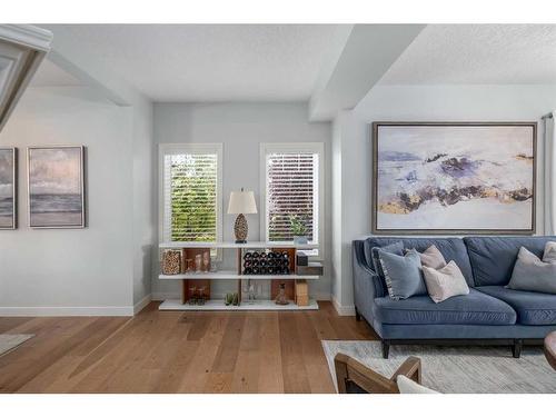 15 Cougar Ridge View Sw, Calgary, AB - Indoor Photo Showing Living Room