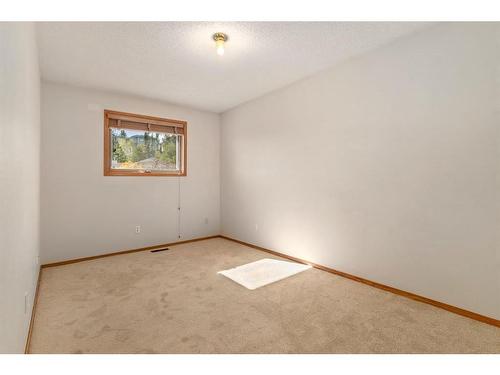 155 Macewan Park Rise Nw, Calgary, AB - Indoor Photo Showing Other Room