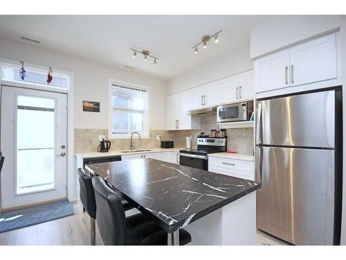 204-245 Redstone Walk Ne, Calgary, AB - Indoor Photo Showing Kitchen