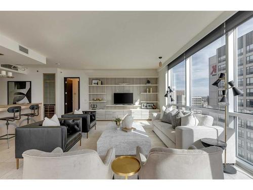 1605-108 9 Avenue Sw, Calgary, AB - Indoor Photo Showing Living Room