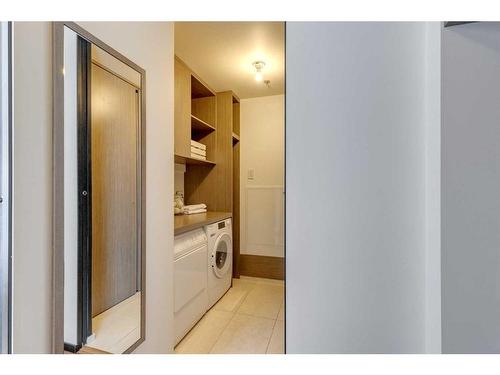 1605-108 9 Avenue Sw, Calgary, AB - Indoor Photo Showing Laundry Room