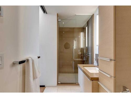 1605-108 9 Avenue Sw, Calgary, AB - Indoor Photo Showing Bathroom