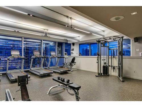 1605-108 9 Avenue Sw, Calgary, AB - Indoor Photo Showing Gym Room