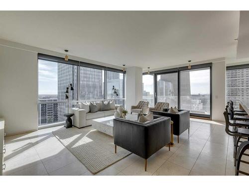 1605-108 9 Avenue Sw, Calgary, AB - Indoor Photo Showing Living Room