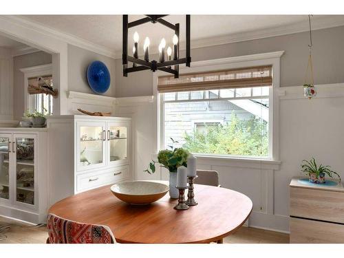 327 7 Avenue Ne, Calgary, AB - Indoor Photo Showing Dining Room