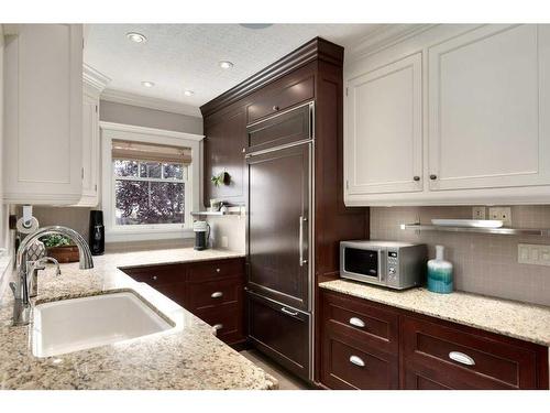 327 7 Avenue Ne, Calgary, AB - Indoor Photo Showing Kitchen