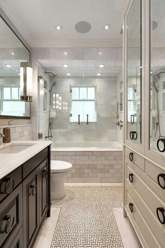 327 7 Avenue Ne, Calgary, AB - Indoor Photo Showing Bathroom