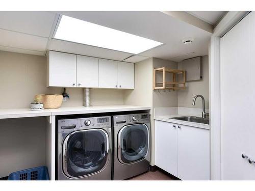 327 7 Avenue Ne, Calgary, AB - Indoor Photo Showing Laundry Room