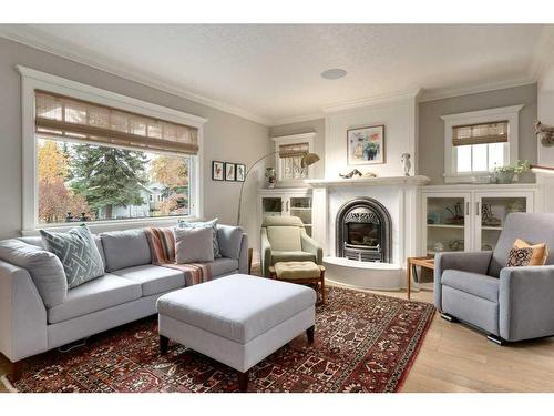 327 7 Avenue Ne, Calgary, AB - Indoor Photo Showing Living Room With Fireplace