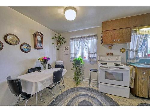 2363 Crestwood Road Se, Calgary, AB - Indoor Photo Showing Kitchen