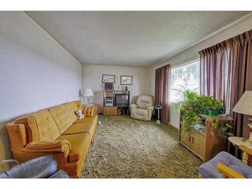 2363 Crestwood Road Se, Calgary, AB - Indoor Photo Showing Other Room