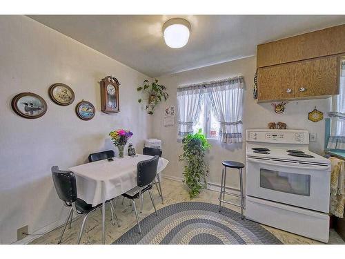 2363 Crestwood Road Se, Calgary, AB - Indoor Photo Showing Kitchen