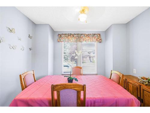 271 Deersaxon Circle Se, Calgary, AB - Indoor Photo Showing Dining Room